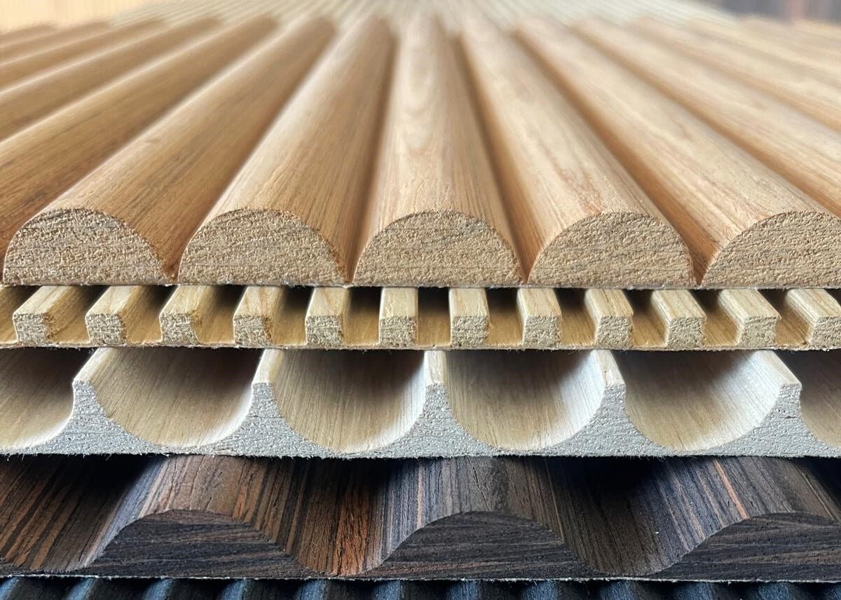 Pannelli fresati per pareti ideali per uffici e spazi pubblici. Design, funzionalità e finiture su misura per progetti professionali e istituzionali.